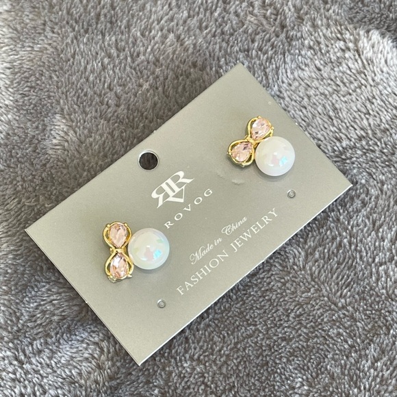 Bow with Faux Pearl Fashion Earrings - Picture 2 of 2